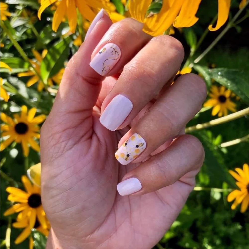 *Exclusive* Color Street: Bee You | Pastel Pink Spring Summer Honeycomb Whimsy - Picture 1 of 13